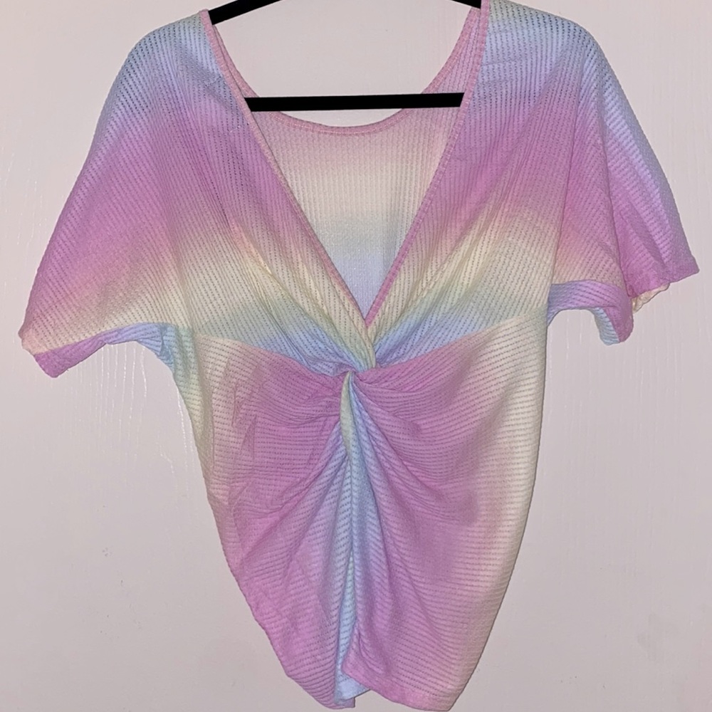 Women’s 🍭 Ombré Top features Twist Tie Back! NEW